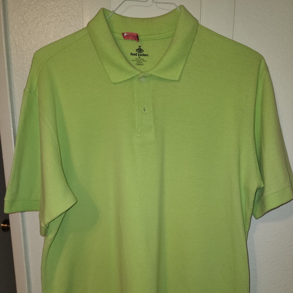 MEN'S polo-style shirt. SIZE XL
